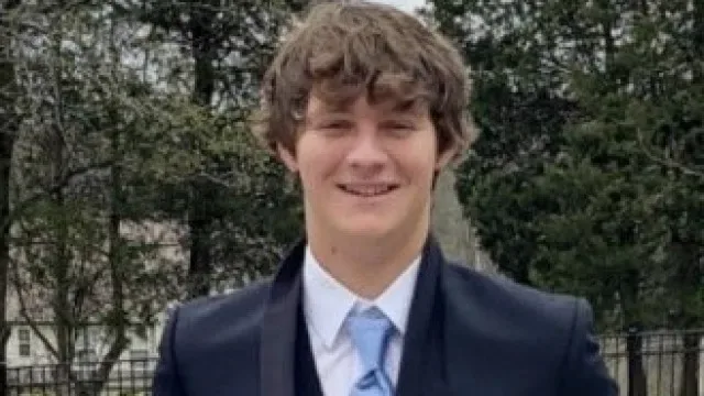 Jovem de 22 anos morto pela polícia após enganar-se na morada de amigos