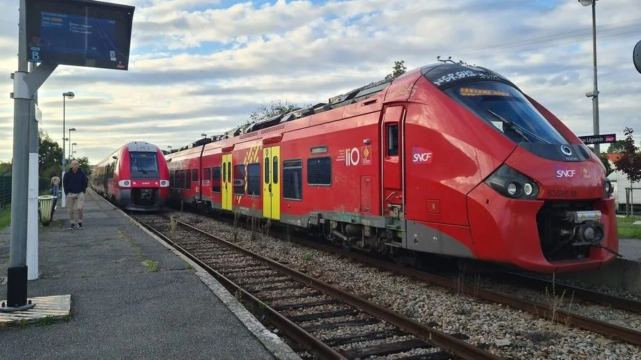 Une voiture percutée par un train à un passage à niveau : le trafic est à l'arrêt entre Toulouse et Carcassonne