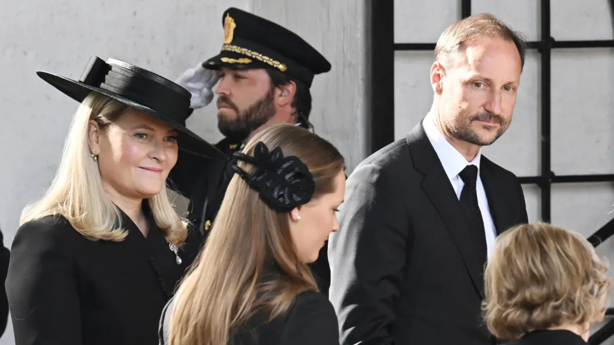 El gran esfuerzo de la reina Mette-Marit para acudir al funeral de su tía política, la princesa Astrid