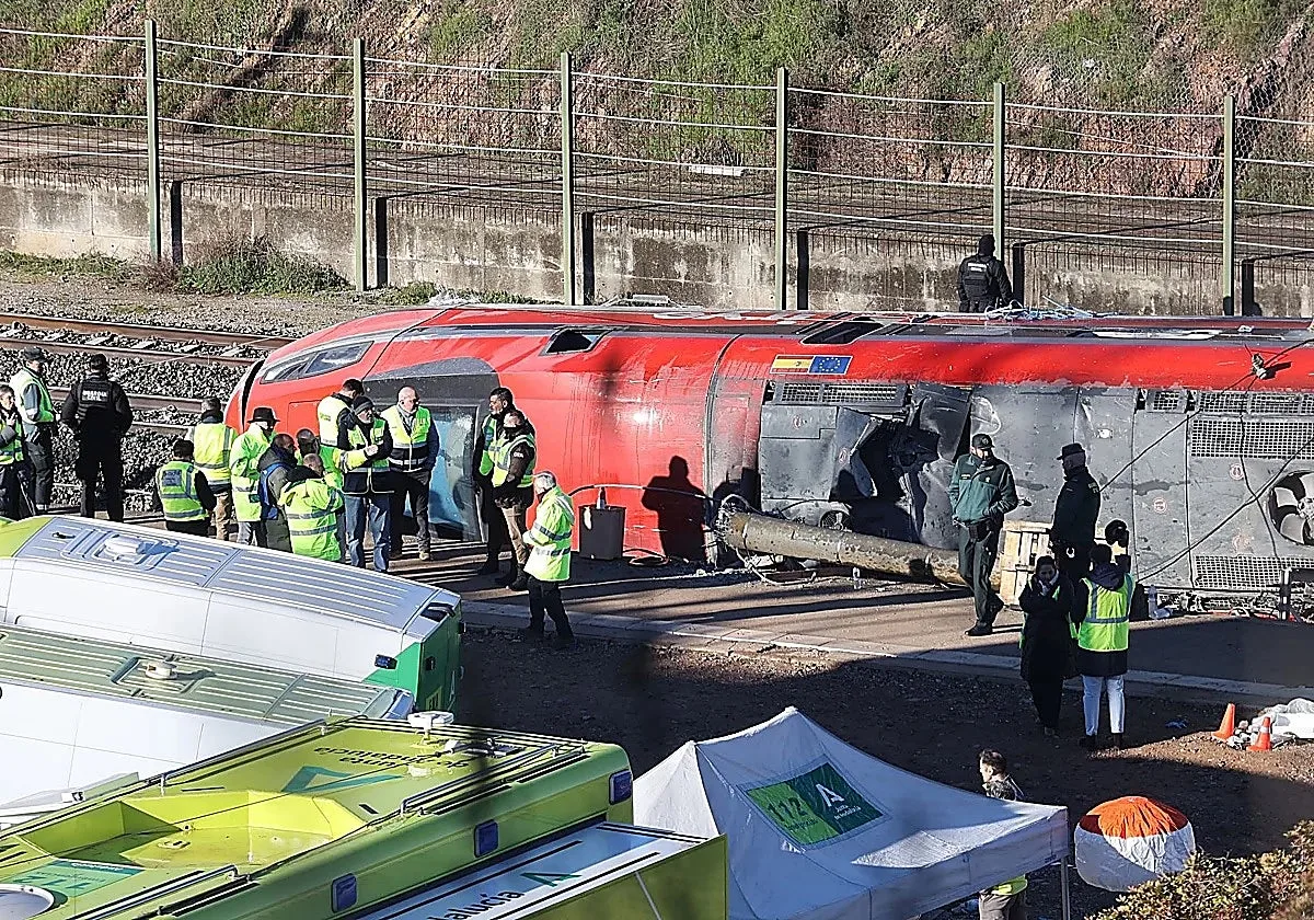 Ayuso impulsa un monolito en Atocha para recordar a los 46 fallecidos en el accidente de tren en Adamuz