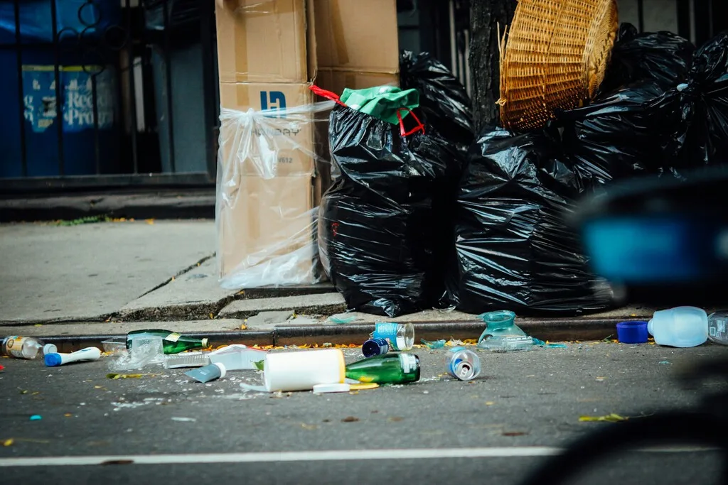 Este país ideó un nuevo sistema para reciclar botellas de plástico: funcionó tan bien que ya quieren suspenderlo