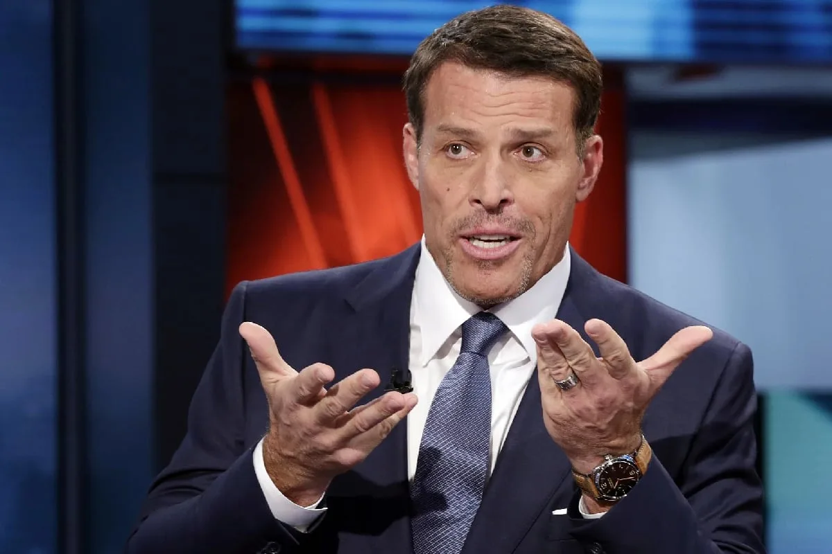 Tony Robbins, experto en crecimiento personal: “La mente busca lo que está mal”