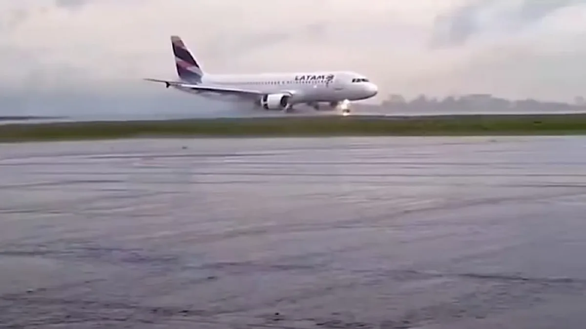 Bei schwierigen Bedingungen in Brasilien - Airbus schlittert von der Landebahn