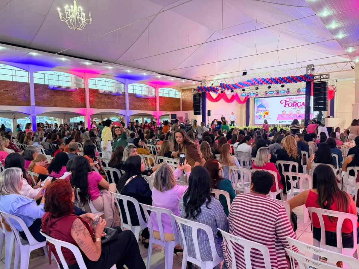 Sem esposa de Flávio Bolsonaro, mulheres se reúnem para discutir política em MS