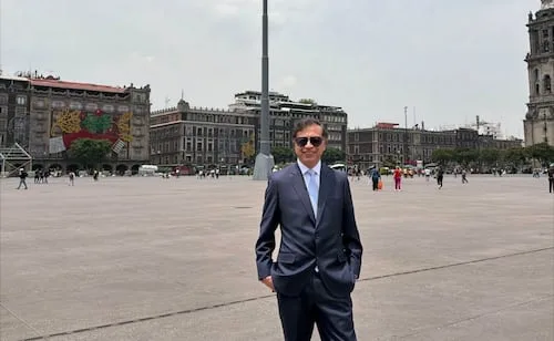 Petro presume reunión con Sheinbaum; comparte foto afuera de Palacio Nacional