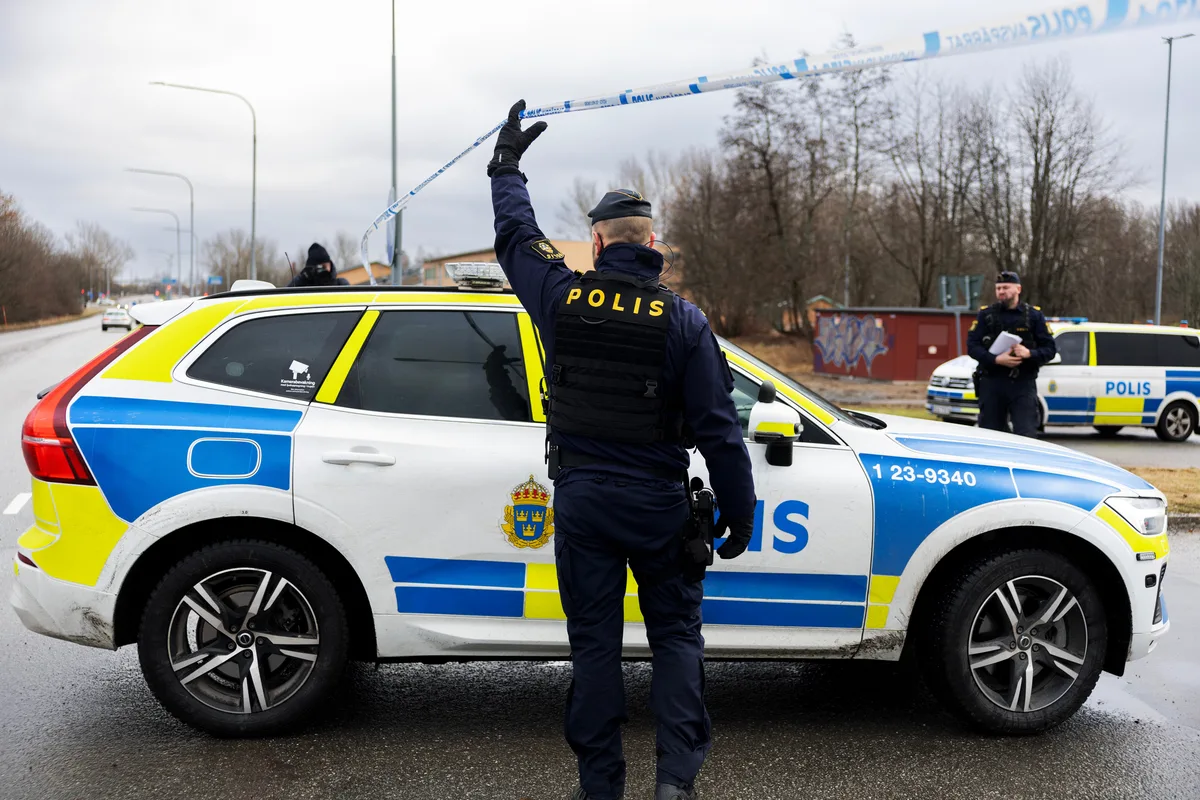 Un hombre armado con una espada hiere a varias personas en un instituto de Suecia