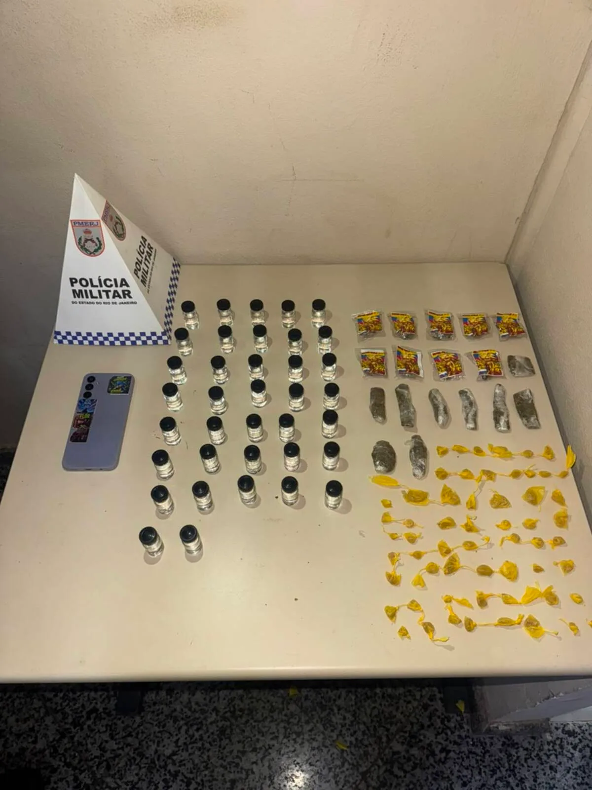 Adolescente é apreendido com drogas em Paraty