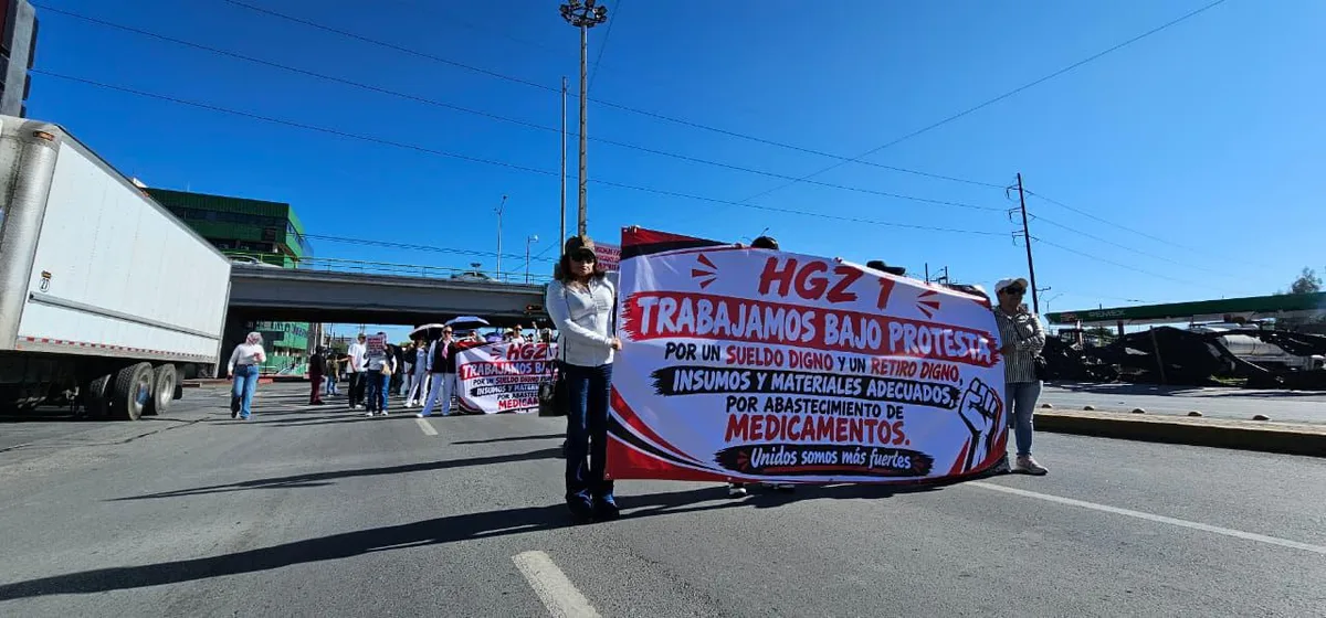 ‘No nos vamos hasta tener solución’: trabajadores del IMSS cierran V. Carranza en Saltillo; piden mejora salarial e insumos