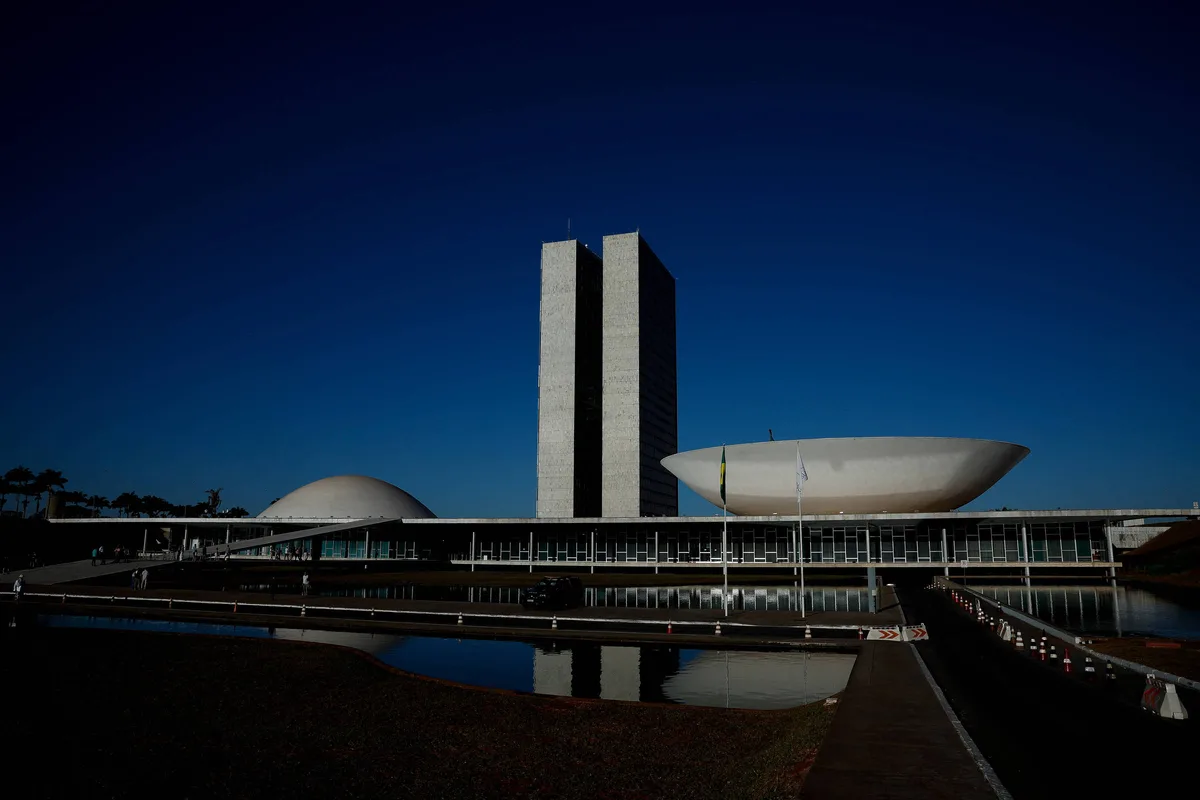 Datafolha: Michelle Bolsonaro (19%) e Leila do Vôlei (16%) lideram disputa ao Senado pelo DF