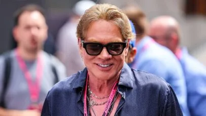 Axl Rose faz show com problema na mandíbula: ‘parece que vai cair’