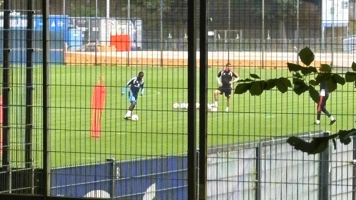 Mal wieder beim HSV aufgetaucht - Hier trainiert der kaltgestellte Dompé