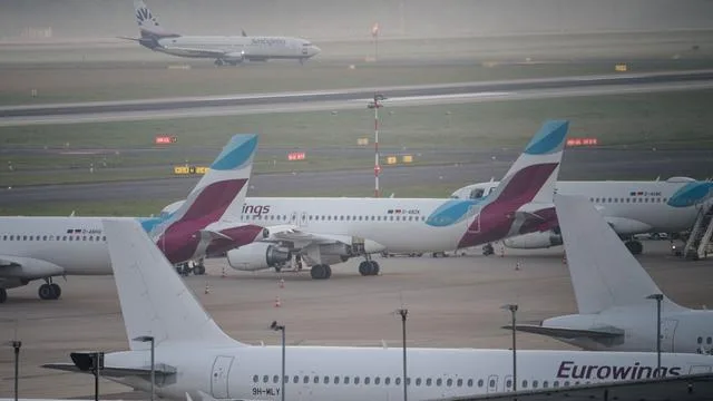 Flug abgebrochen: Dampf aus der Küche - Boeing 737 landet unplanmäßig in Paris