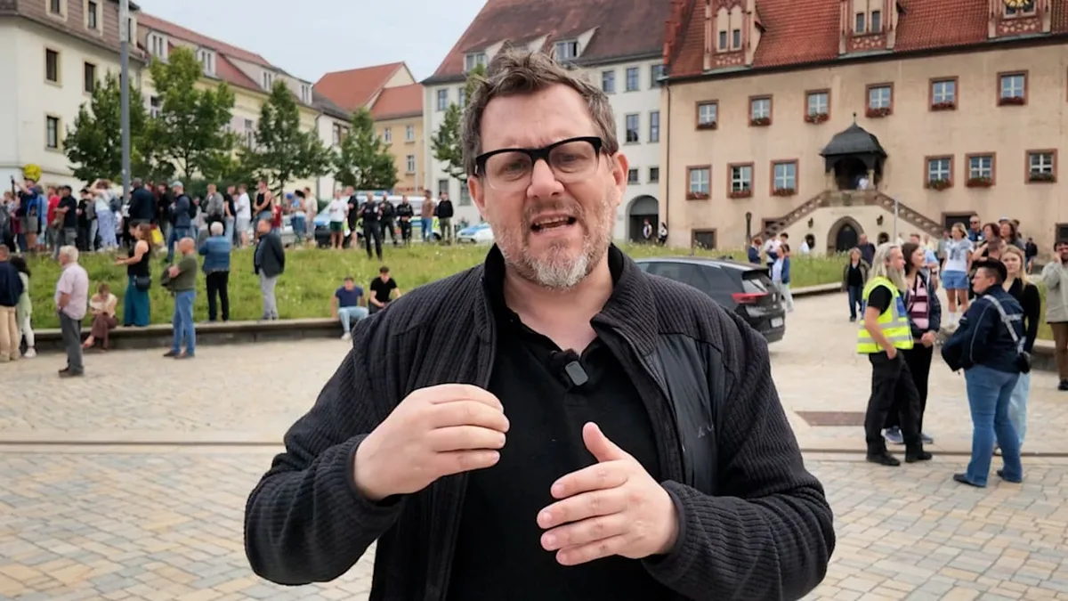 Zwischen Wahlkampf und Gegenprotest - BILD-Reporter beim AfD-Wahlkampf in Zeitz