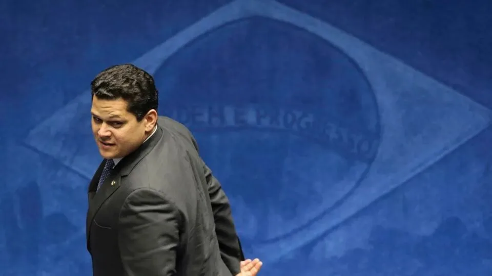 Senadores pedem sessão ao mesmo tempo que a do STF na próxima terça-feira