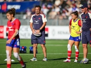 XV de France féminin. Quatre ans à la tête de l’équipe, naturalisé… Le sélectionneur des Bleues retrouve le Canada