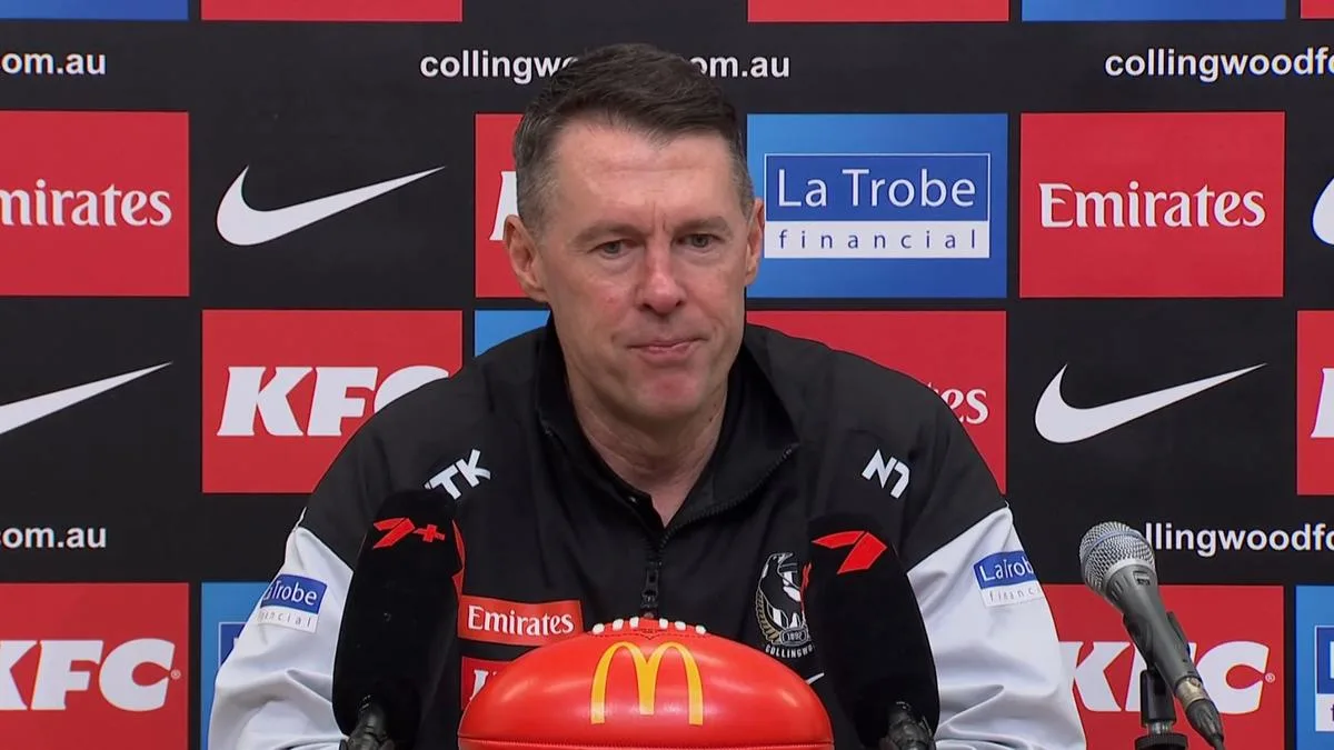 Collingwood coach Craig McRae cops it for disrespectful ‘whacking’ of Western Bulldogs