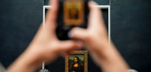 »Zum Spaß« Bilder nahe der Mona Lisa aufgehängt – zwei Deutsche im Louvre festgenommen
