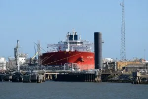 Petróleo cai e WTI fica abaixo dos US$ 100 com oferta da Arábia Saudita no radar
