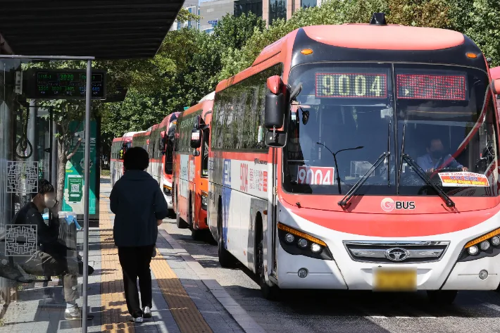 임금 인상 접점 못 찾은 '경기 버스 노사'…30일 총파업하나