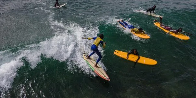 Les plages de Dakar, polluées et jonchées de plastique, victimes de la croissance de la ville