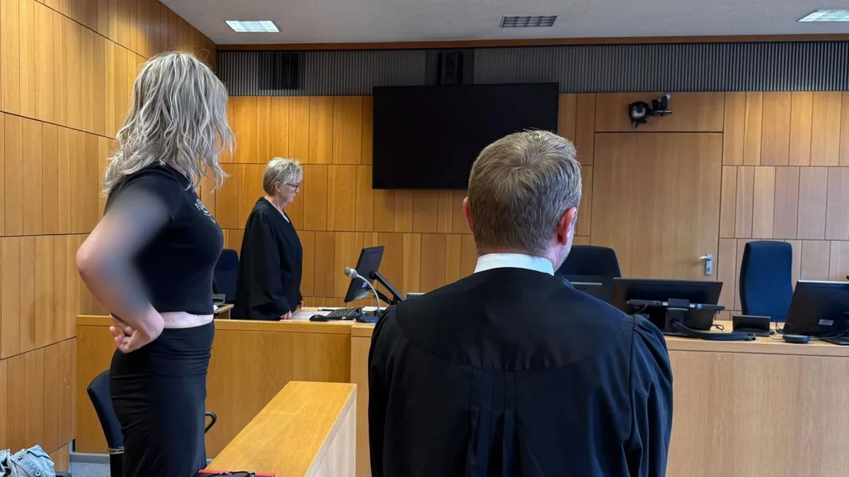 Prozess in Bayern: Polizistin soll Teenagerin vergewaltigt und Kinderpornos gehortet haben