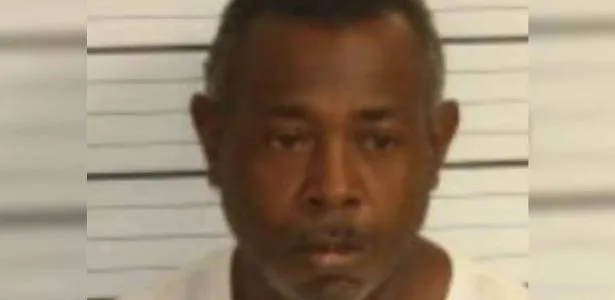 Homem é preso após viajar 5 horas com corpo da esposa nos EUA