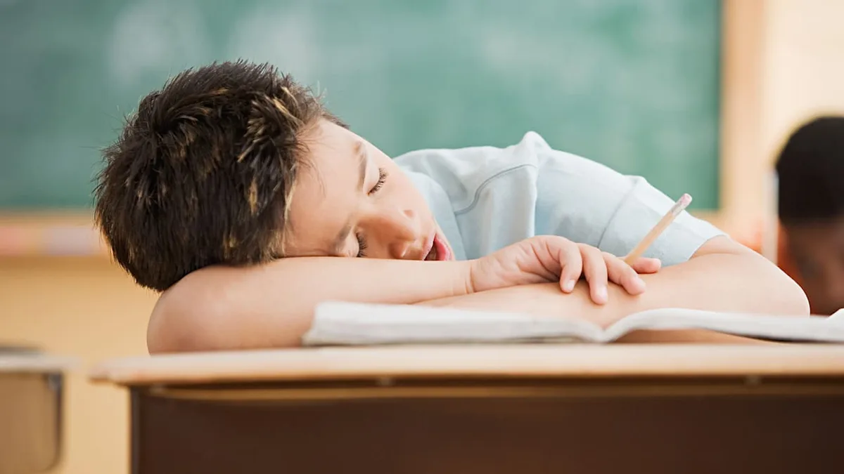Müde, erschöpft, ausgebrannt - Fast jedes zweite Schulkind schläft schlecht