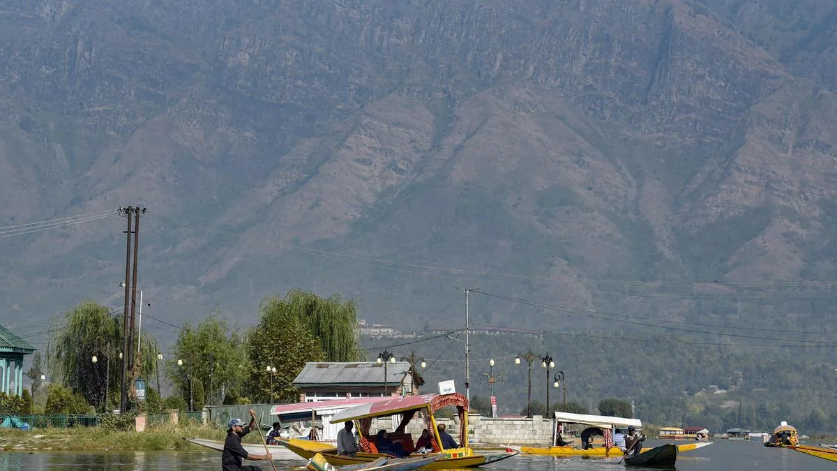 Jammu and Kashmir High Court bars use of shikara motorboats, jet skis on Dal lake in Srinagar