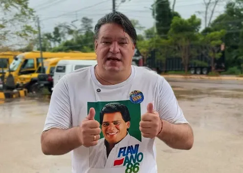 Filho de Flaviano Melo é denunciado por propaganda eleitoral pregada em árvore