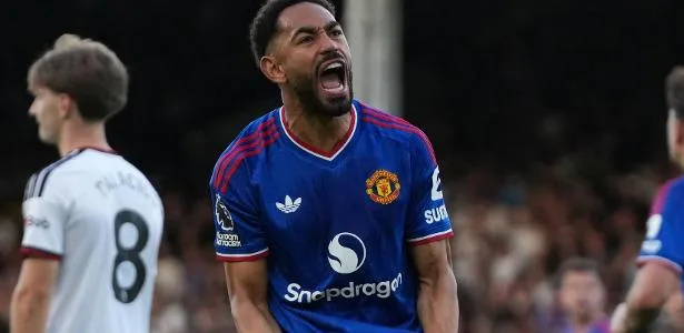 Matheus Cunha desencanta no Inglês e salva Manchester United de derrota