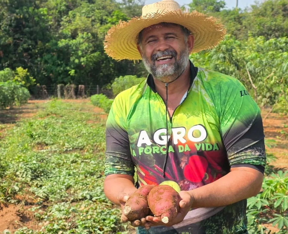 Produtor vira engenheiro agrônomo para ajudar o pai e hoje soma 7 milhões de seguidores nas redes