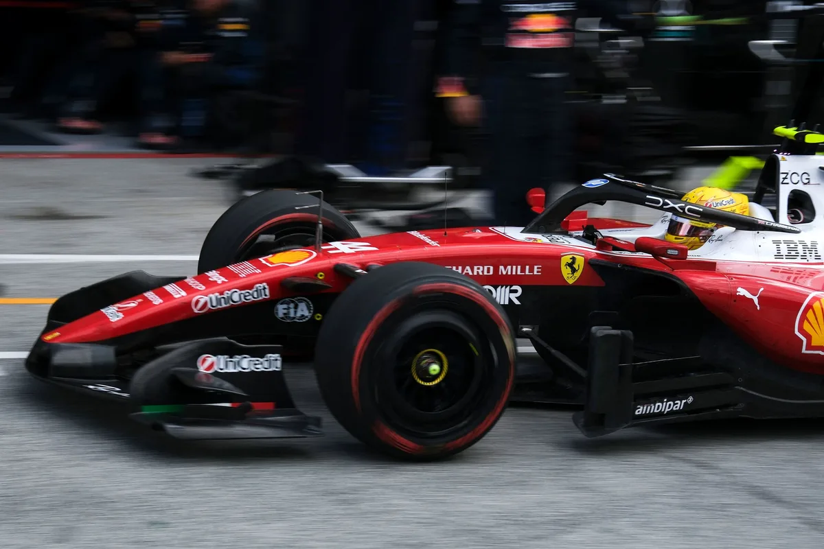 El enfado de Lewis Hamilton con Ferrari tras el final del GP de Holanda: "He perdido tiempo al estar detrás de Leclerc"