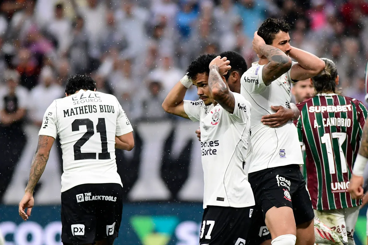 Clássicos e confrontos diretos: a sequência do Corinthians para fugir do Z-4 no Brasileirão
