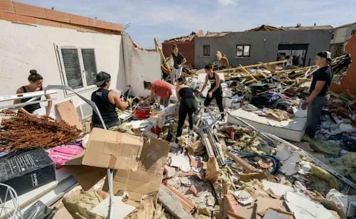 FOTOS: Pueblo de Francia es devastado por tornado; fenómeno natural destruye 300 casas