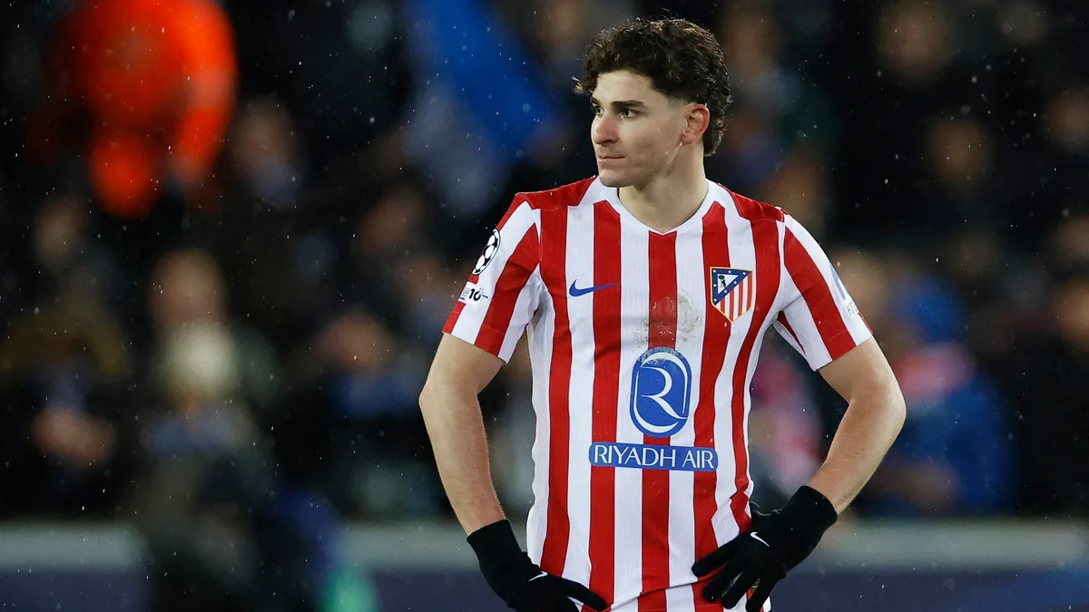 “Cuidado”: el tercero en discordia entre el Atlético de Madrid y el Barcelona que está “preparado” para comprar a Julián Álvarez