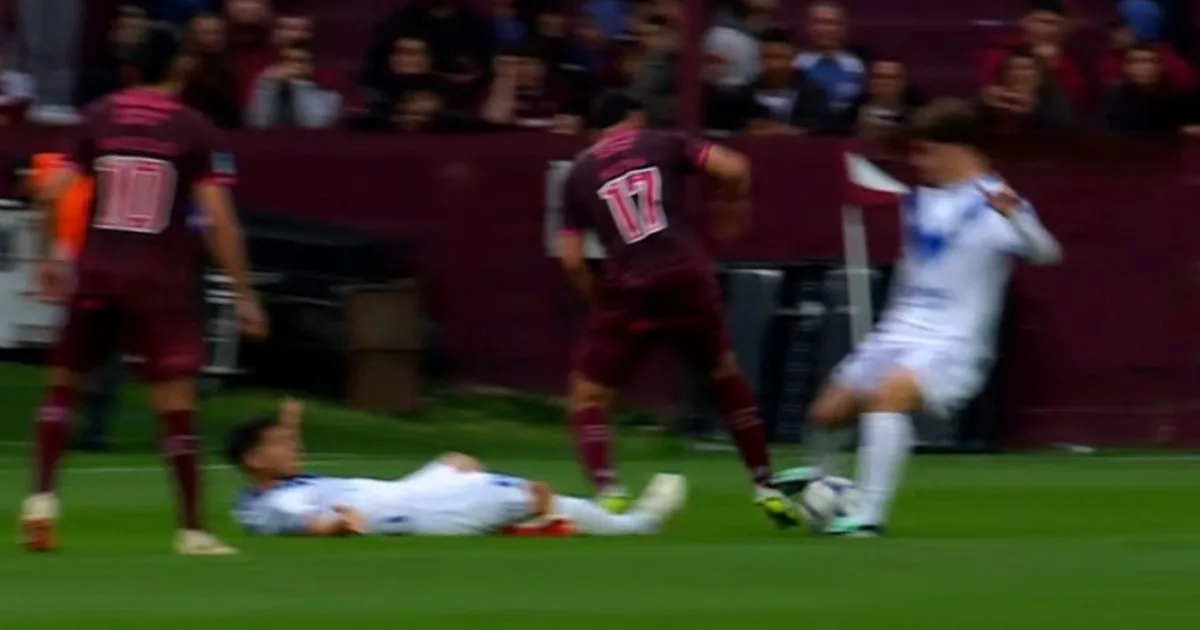 La jugada de Lanús vs. Vélez que el VAR no llamó a revisar: ¿era roja?