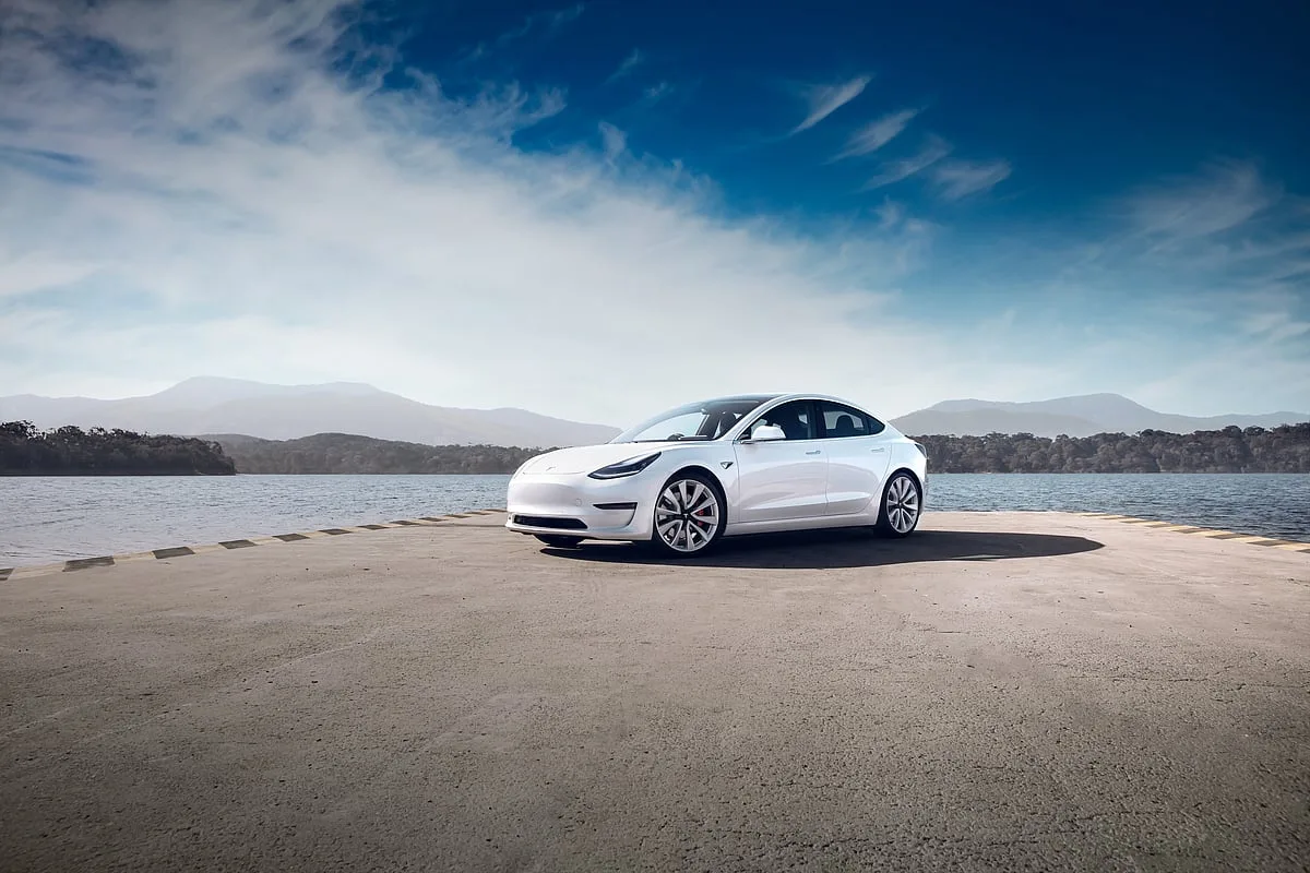 Tesla e marcas concorrentes recolhem mais de quatro milhões de veículos na China por razões de segurança