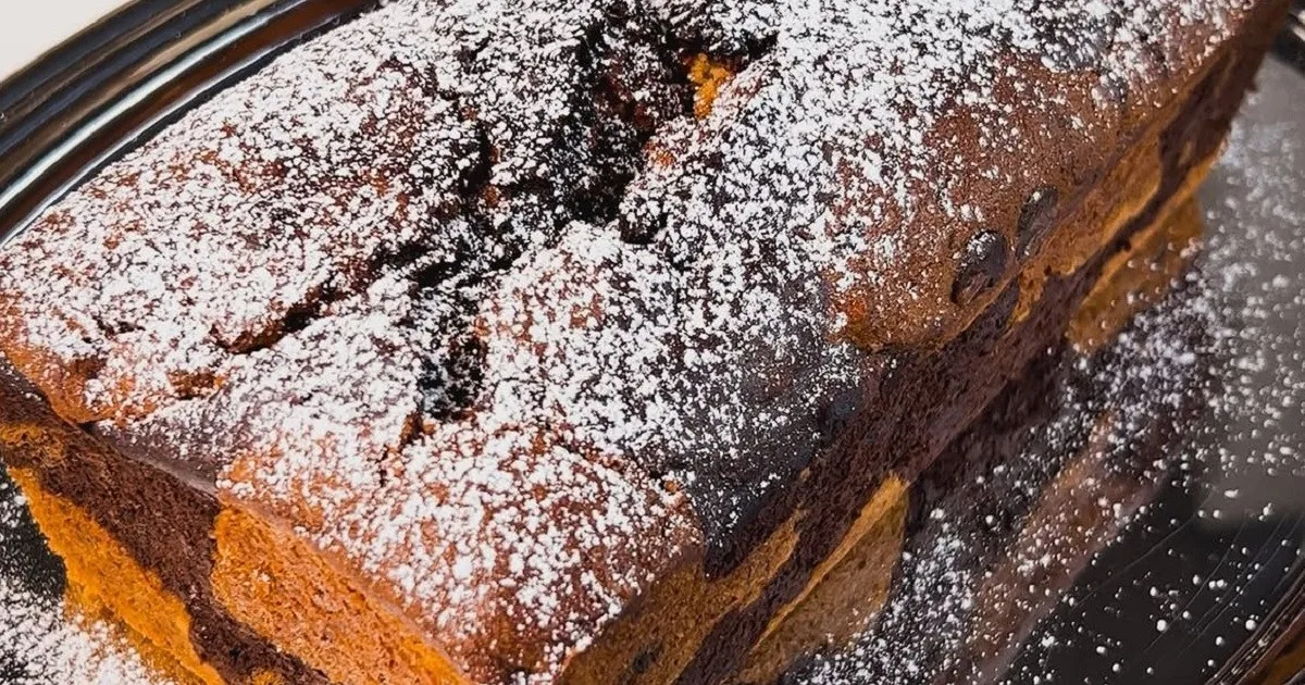 Budín marmolado de banana con chips de chocolate en solo 5 pasos