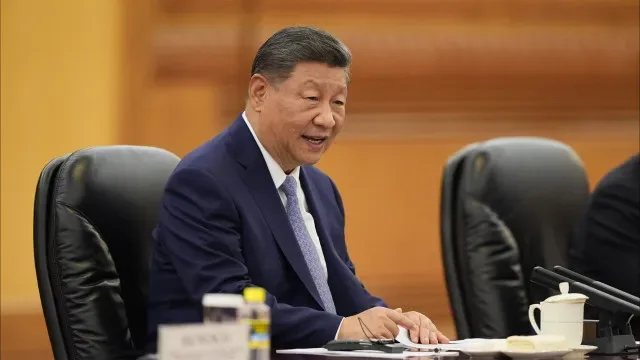 Xi apela aos países BRICS para se oporem a violações da soberania