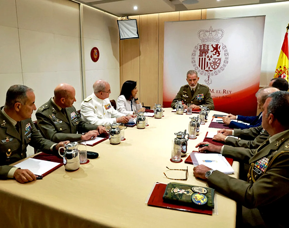 El Rey fue informado a posteriori de la invasión marroquí de aguas españolas y se implicó con la cúpula militar