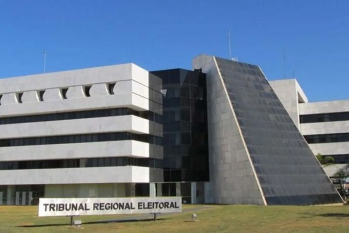 Justiça suspende propaganda com candidata ao GDF por "invasão de horário"