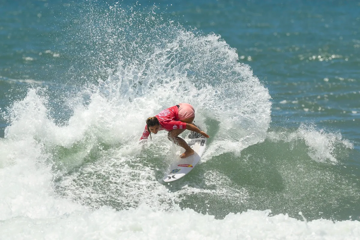 Segunda etapa do Circuito Catarinense de Surf Pro é disputada em Governador Celso Ramos