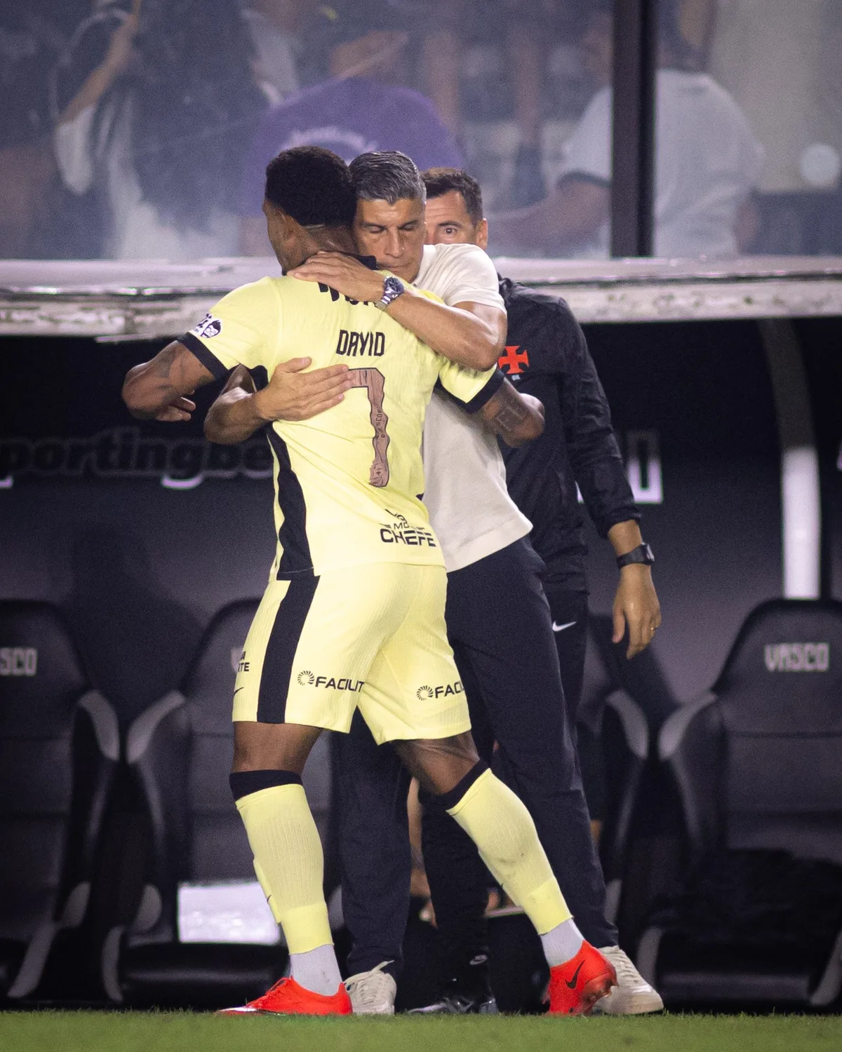 Análise: Vasco transforma evolução em vitória e respira contra a zona de rebaixamento