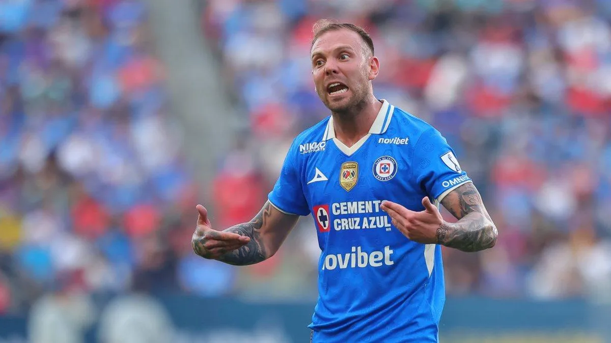 ¡Y un día volvió! Carlos Rotondi reaparece con Cruz Azul en el Clásico Joven