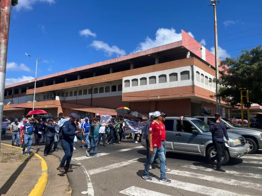 Accionistas Clase B marchan en Alta Vista
