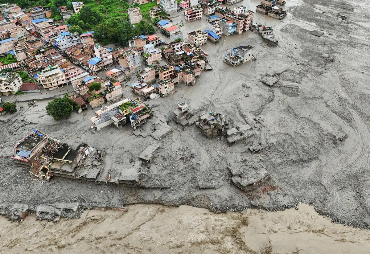 Buscas por vítimas de avalanche no Nepal entram no 2º dia com mais de 1.000 desaparecidos