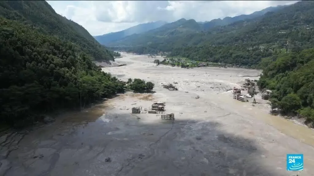 Crue dans l'Himalaya : plus de 600 morts et des milliers de disparus