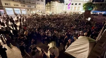 Protestos no Porto. Manifestantes decidiram pernoitar na Praça D. João I mas sem tendas