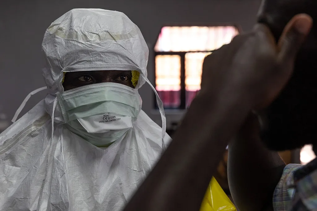 Resposta global negligente ao ebola é marca da desigualdade geopolítica na saúde