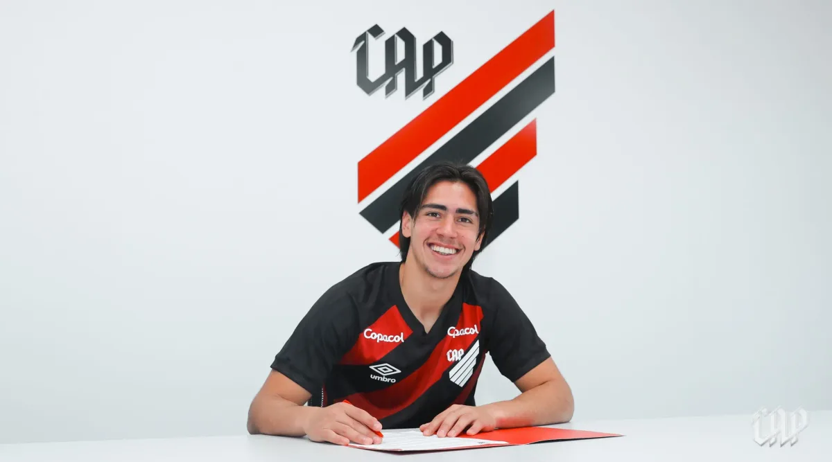 Athletico-PR anuncia contratação de atacante uruguaio para o sub-20